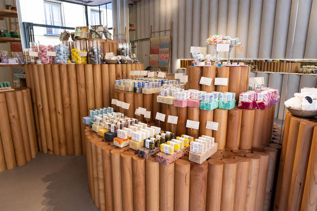 tienda de jabones y papeles artesanosy naturales en madid capital_07