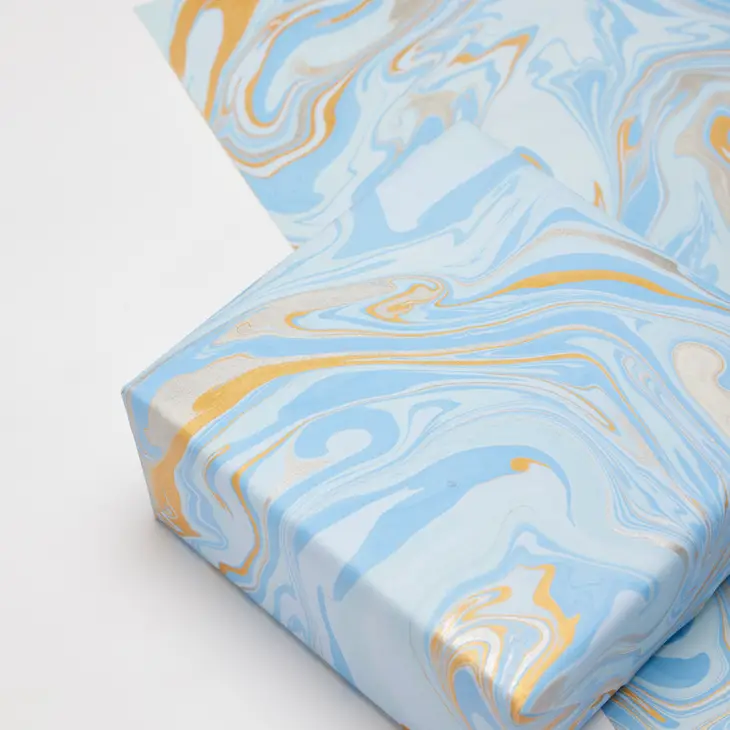 Papel de regalo marmolado azul claro - Imagen 2