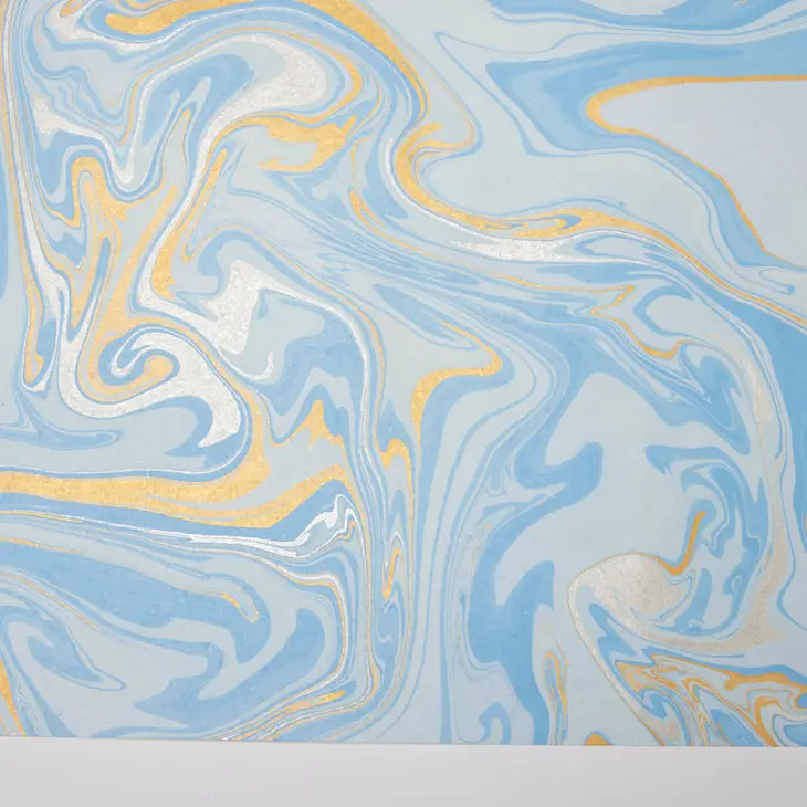 Papel de regalo marmolado azul claro - Imagen 3