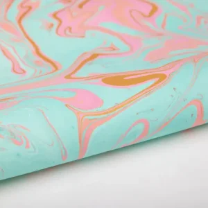 Papel de regalo marmolado azul y rosa