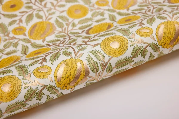 Papel de regalo grabado a mano caléndula amarillo