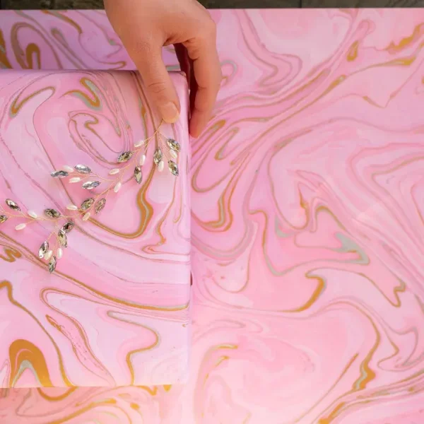 Papel de regalo marmolado agua de rosas - Imagen 2