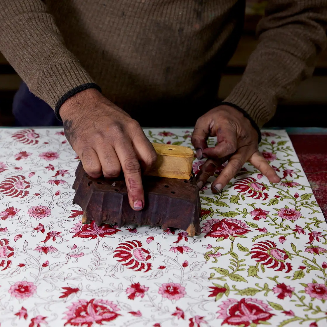 Papel de regalo grabado a mano flora rojo - Imagen 3
