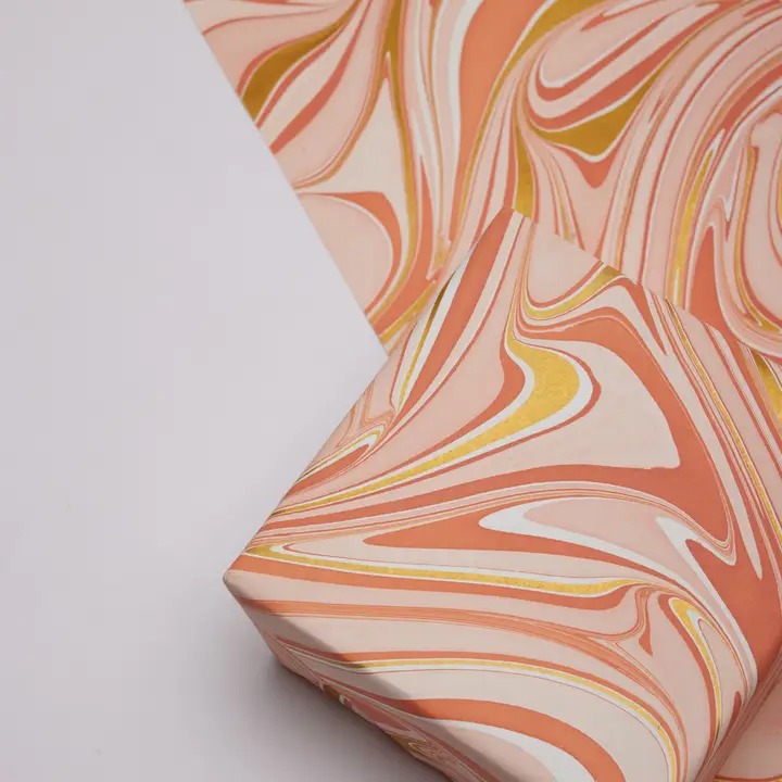 Papel de regalo marmolado coral - Imagen 2