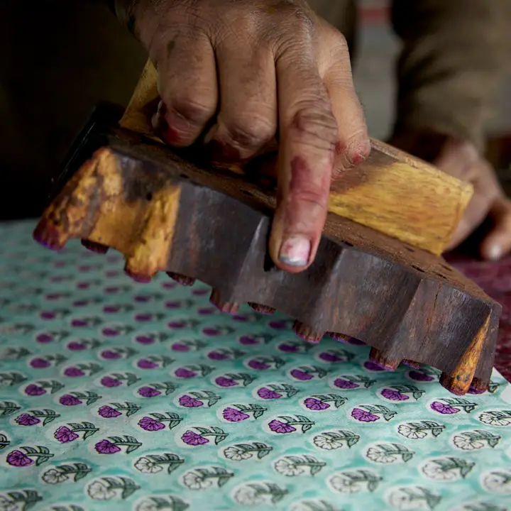 Papel de regalo grabado a mano daisy verde azulado - Imagen 4