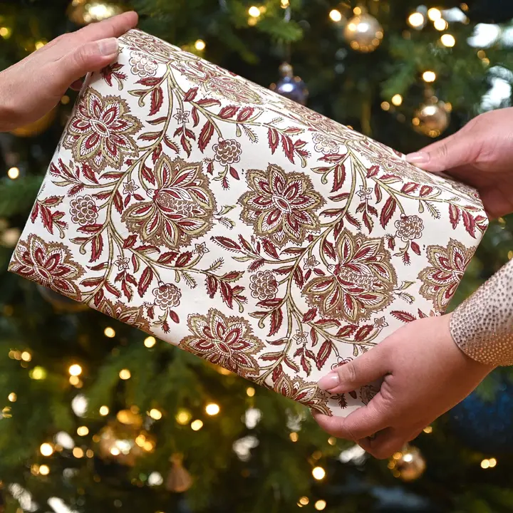 Papel de regalo grabado a mano dalia escarlata dorado - Imagen 3