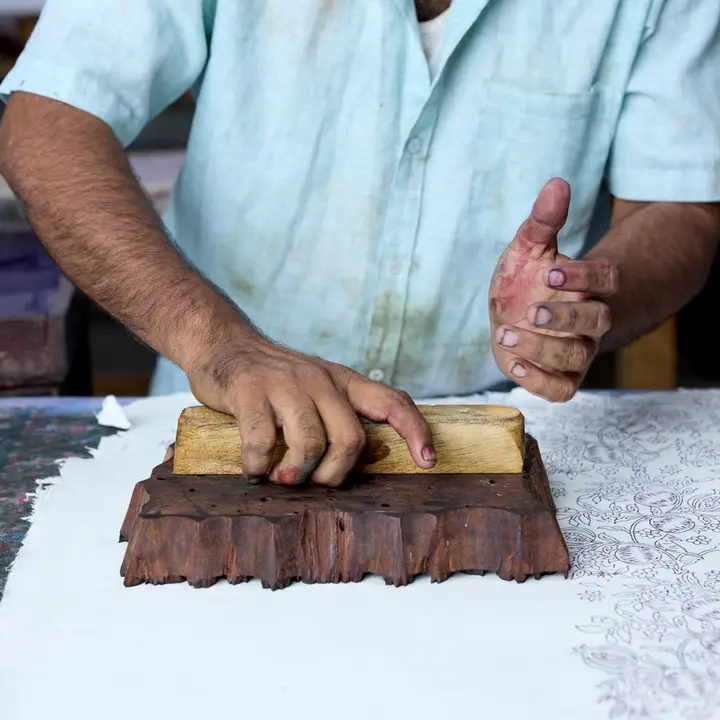 Papel de regalo grabado a mano granadas rosa jabón y papel