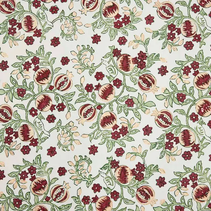 Papel decorativo artesanal grabado a mano con granadas color cereza de Jabón y Papel